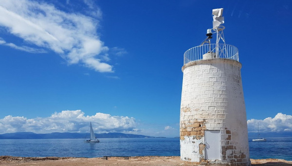 Το φανάρι του Μπούζα, σαν ζωγραφιά.